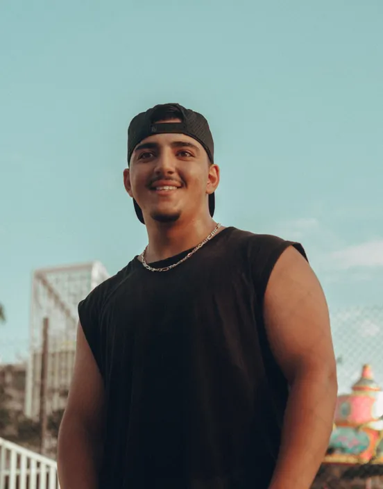 Perfil de Luis, 24